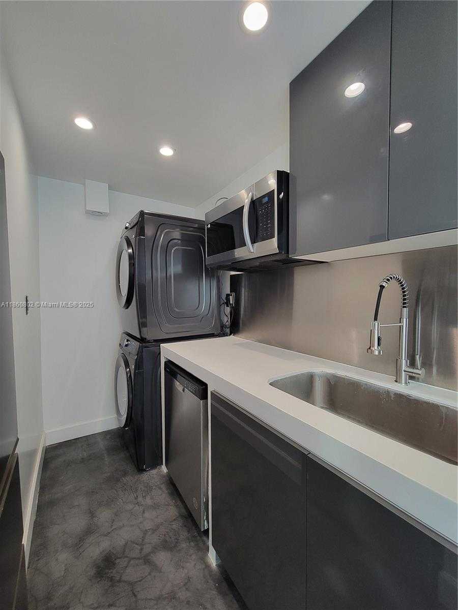 Small Image of 1000 WEST AVE #1029, Miami Beach Number 14