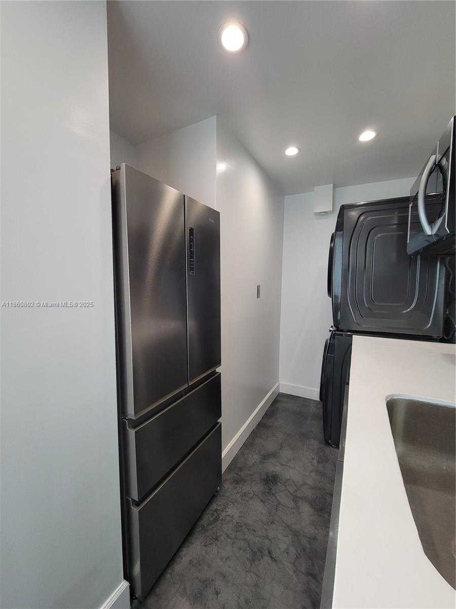 Small Image of 1000 WEST AVE #1029, Miami Beach Number 15