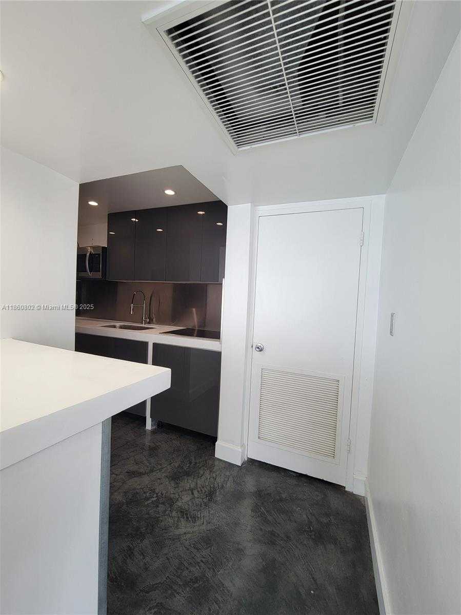 Small Image of 1000 WEST AVE #1029, Miami Beach Number 16