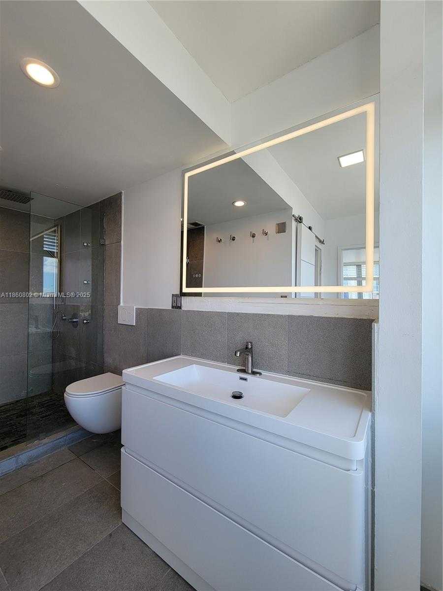 Small Image of 1000 WEST AVE #1029, Miami Beach Number 23