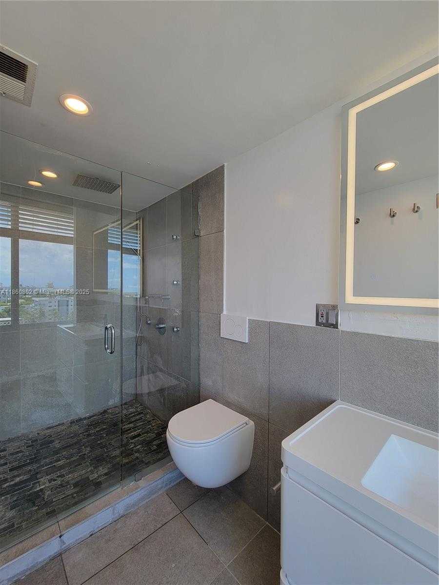 Small Image of 1000 WEST AVE #1029, Miami Beach Number 24