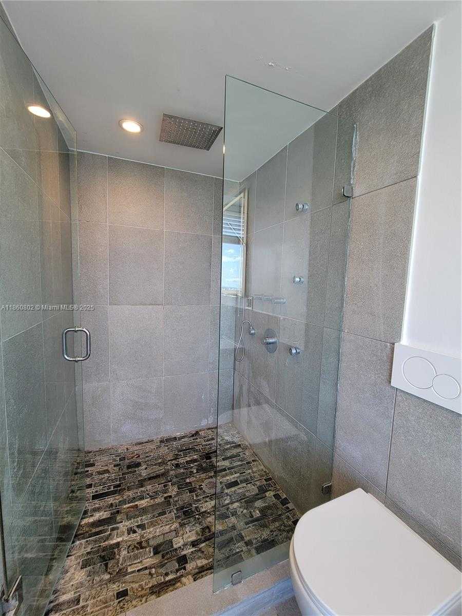 Small Image of 1000 WEST AVE #1029, Miami Beach Number 25
