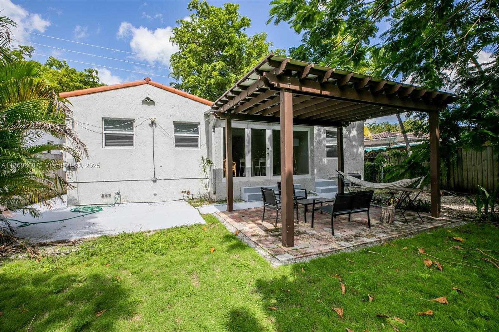 Small Image of 460 NORTH EAST 76TH, Miami Number 16