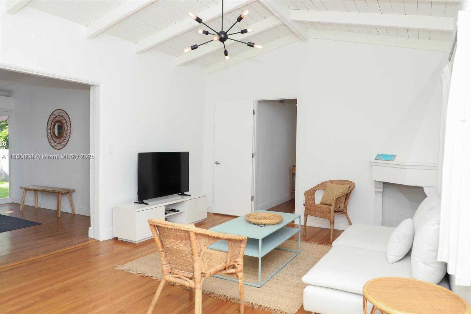 Small Image of 460 NORTH EAST 76TH, Miami Number 3