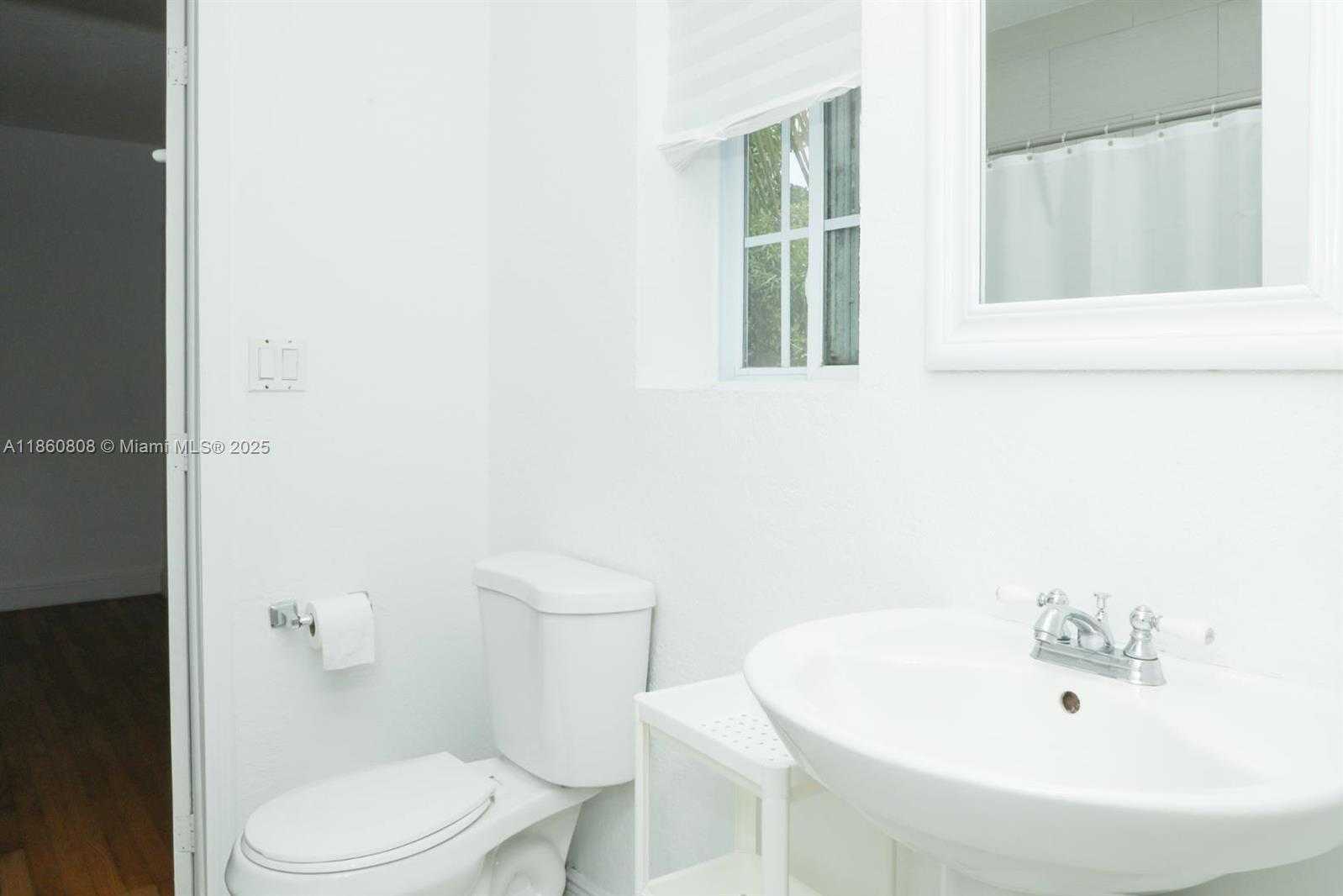 Small Image of 460 NORTH EAST 76TH, Miami Number 9