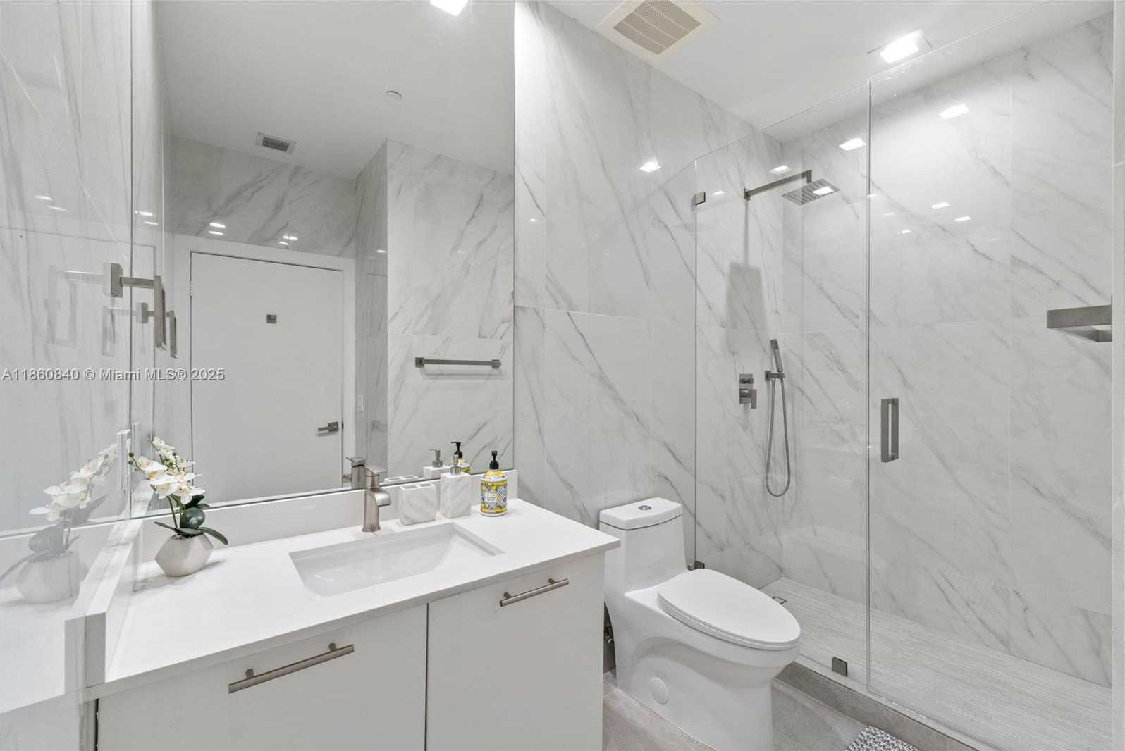 Small Image of 950 BRICKELL BAY DR #5507, Miami Number 12