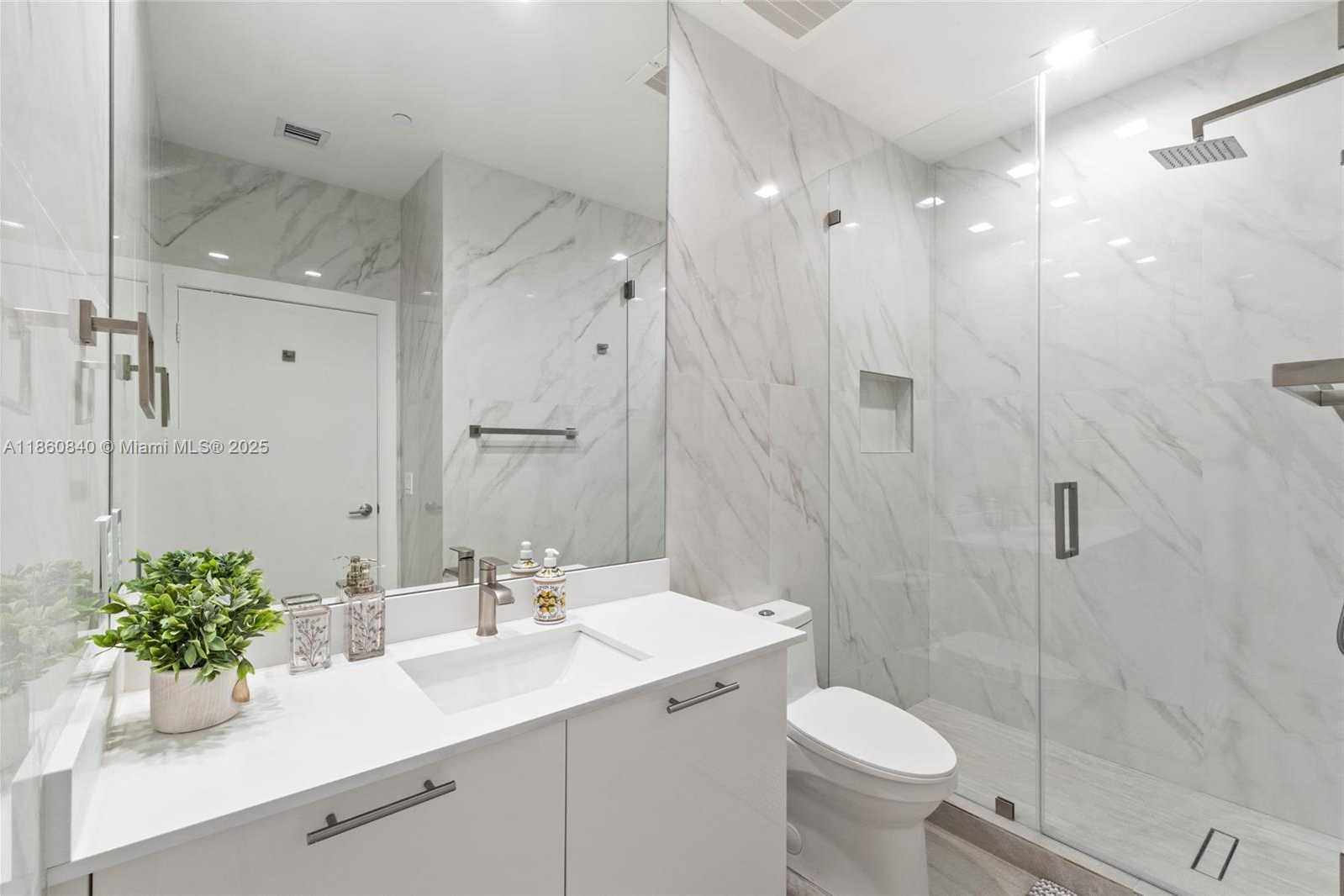 Small Image of 950 BRICKELL BAY DR #5507, Miami Number 15
