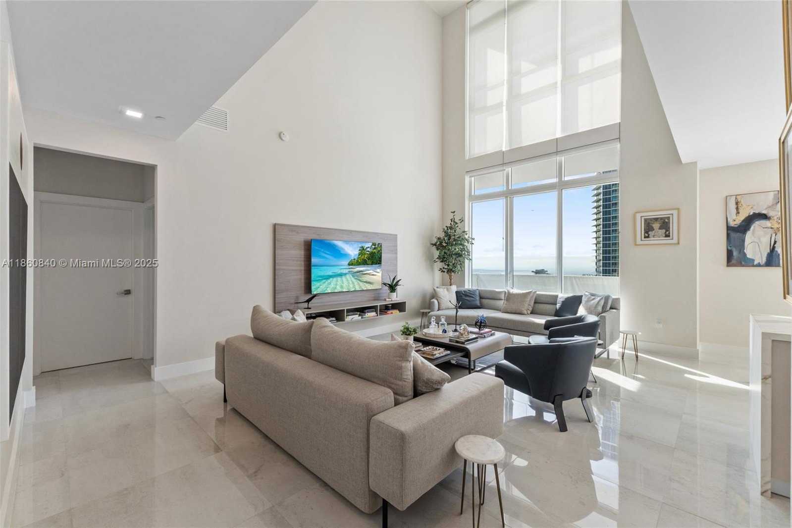 Small Image of 950 BRICKELL BAY DR #5507, Miami Number 4