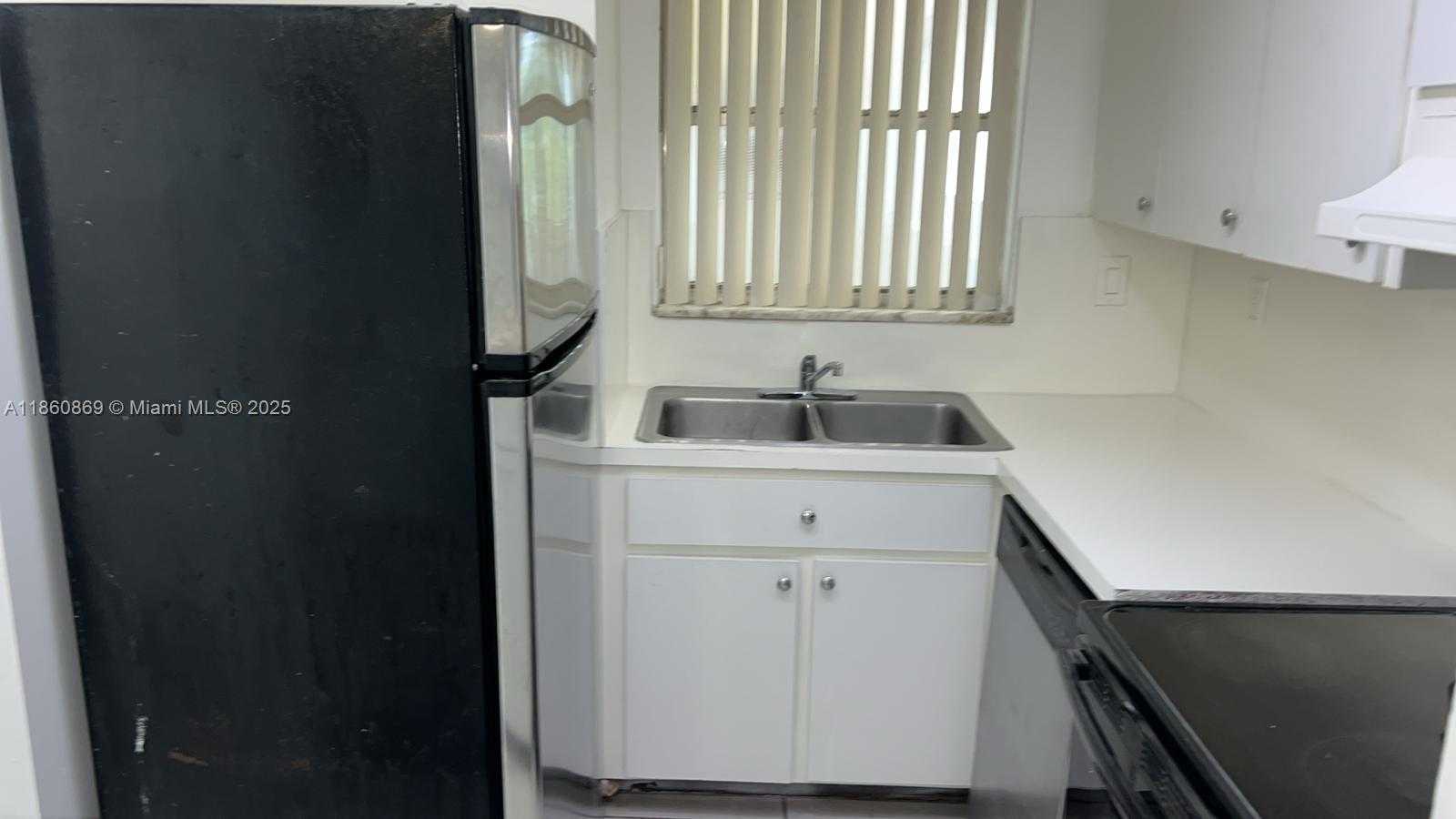 Small Image of 8860 FONTAINEBLEAU BLVD #403, Miami Number 11