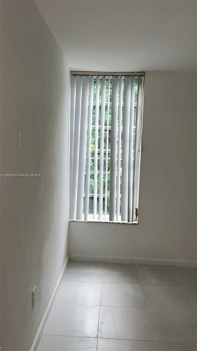 Small Image of 8860 FONTAINEBLEAU BLVD #403, Miami Number 13