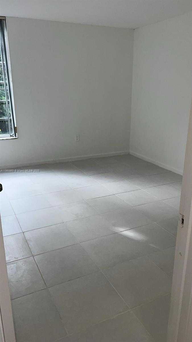 Small Image of 8860 FONTAINEBLEAU BLVD #403, Miami Number 4