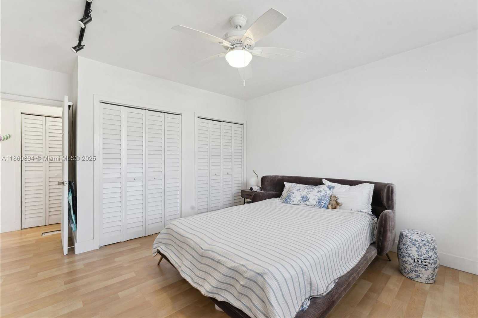 Small Image of 7440 BYRON AVE #1B, Miami Beach Number 14