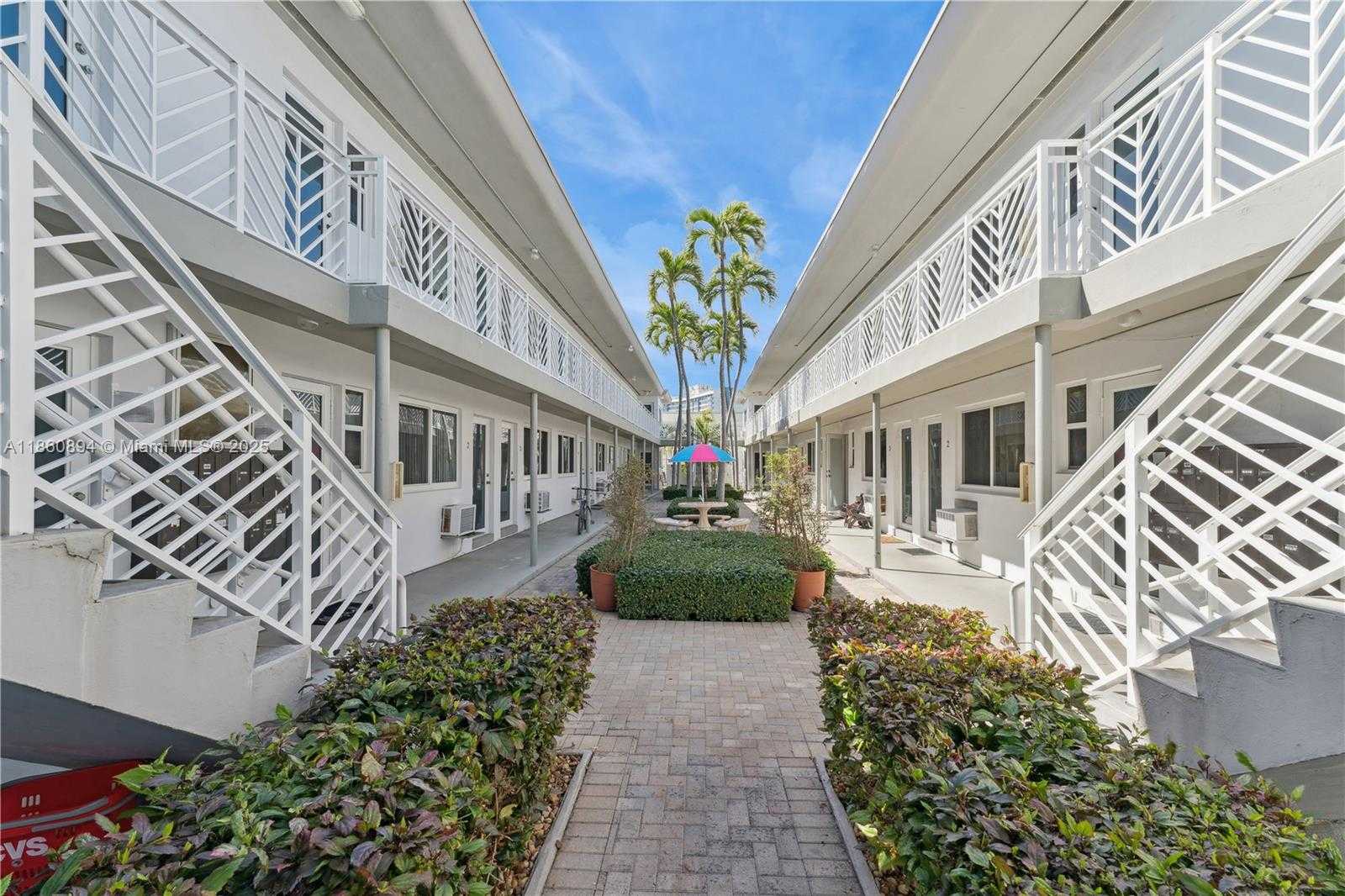 Small Image of 7440 BYRON AVE #1B, Miami Beach Number 3