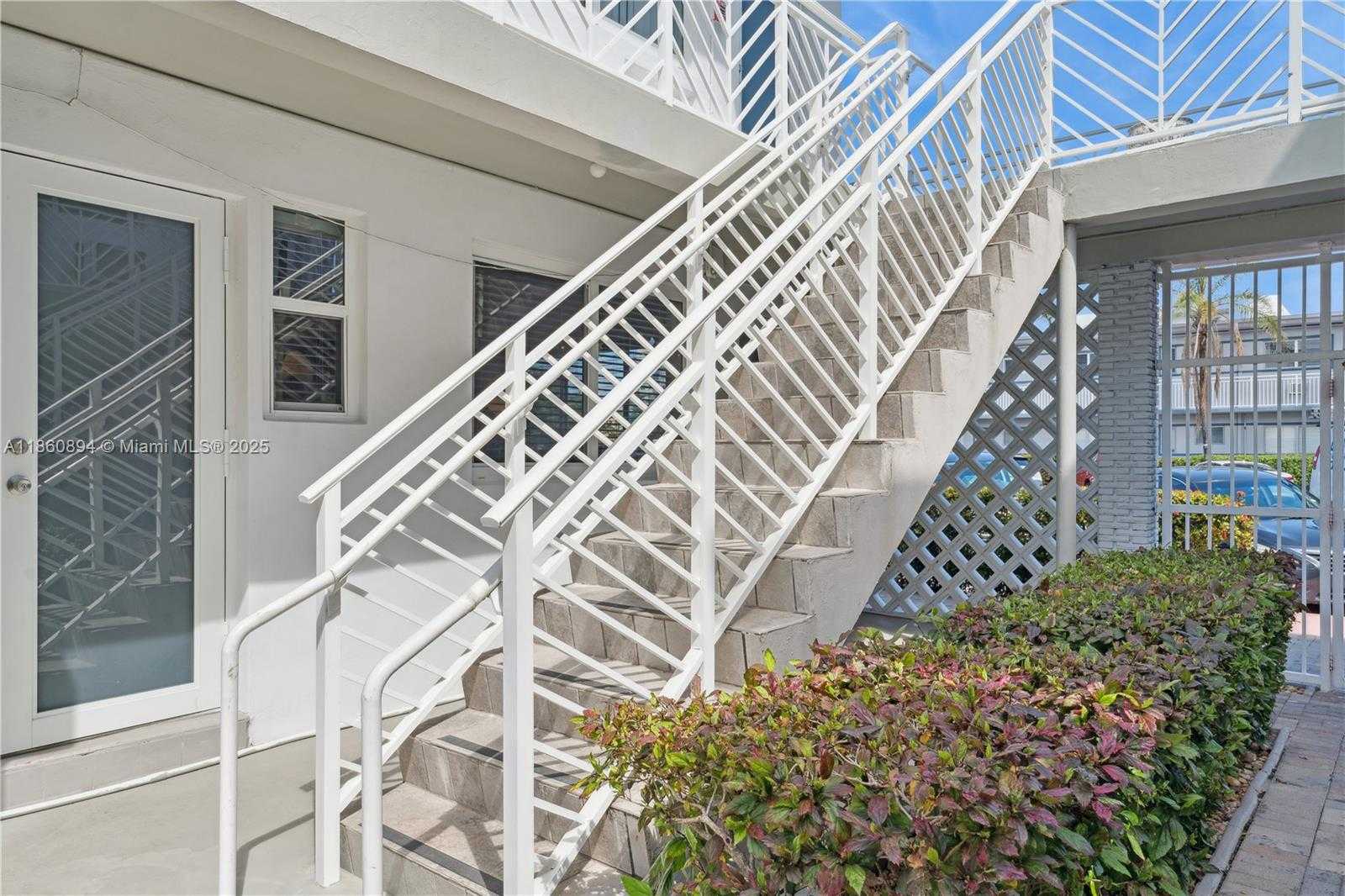 Small Image of 7440 BYRON AVE #1B, Miami Beach Number 4