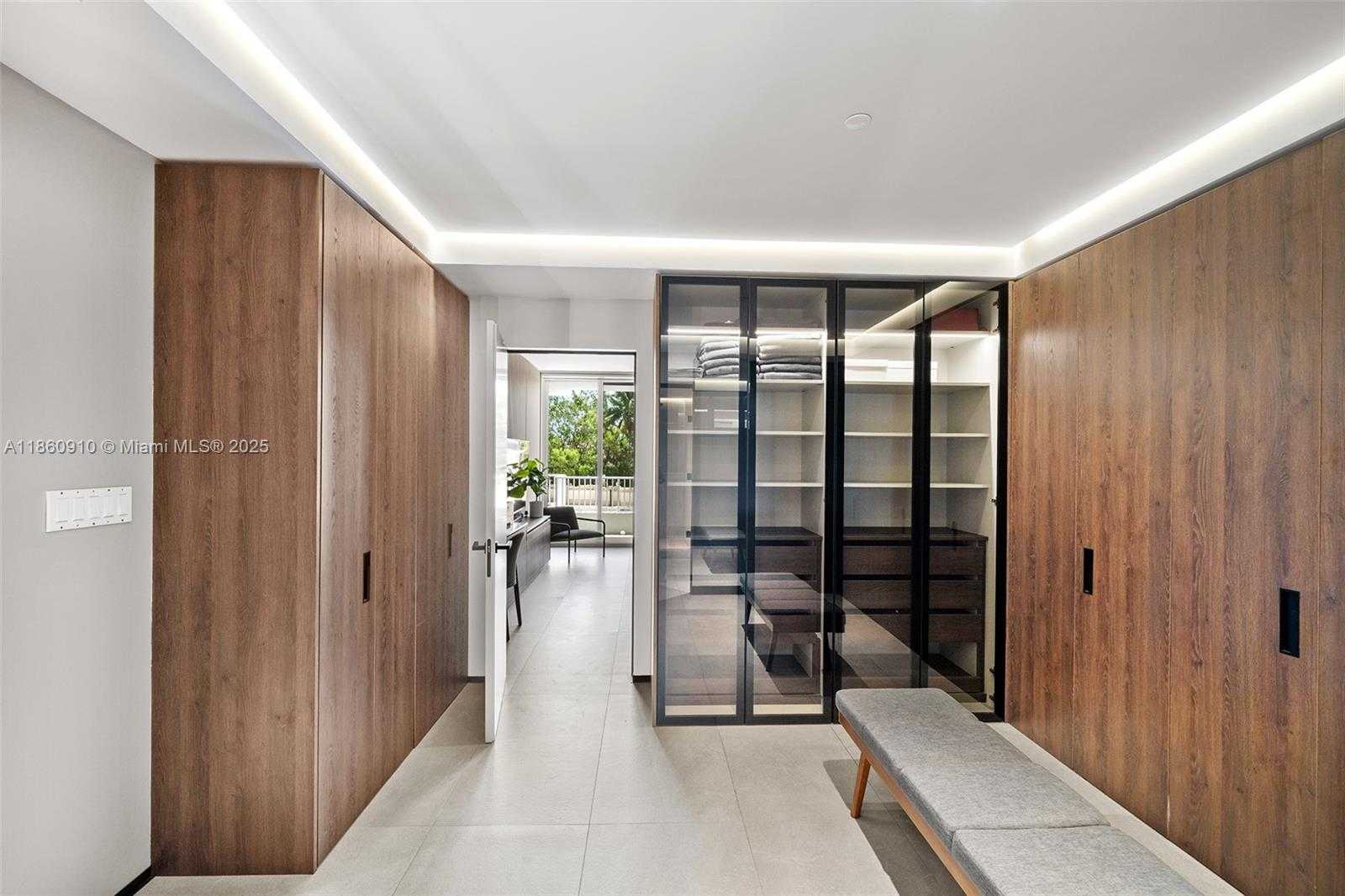 Small Image of 785 CRANDON BLVD #303, Key Biscayne Number 24