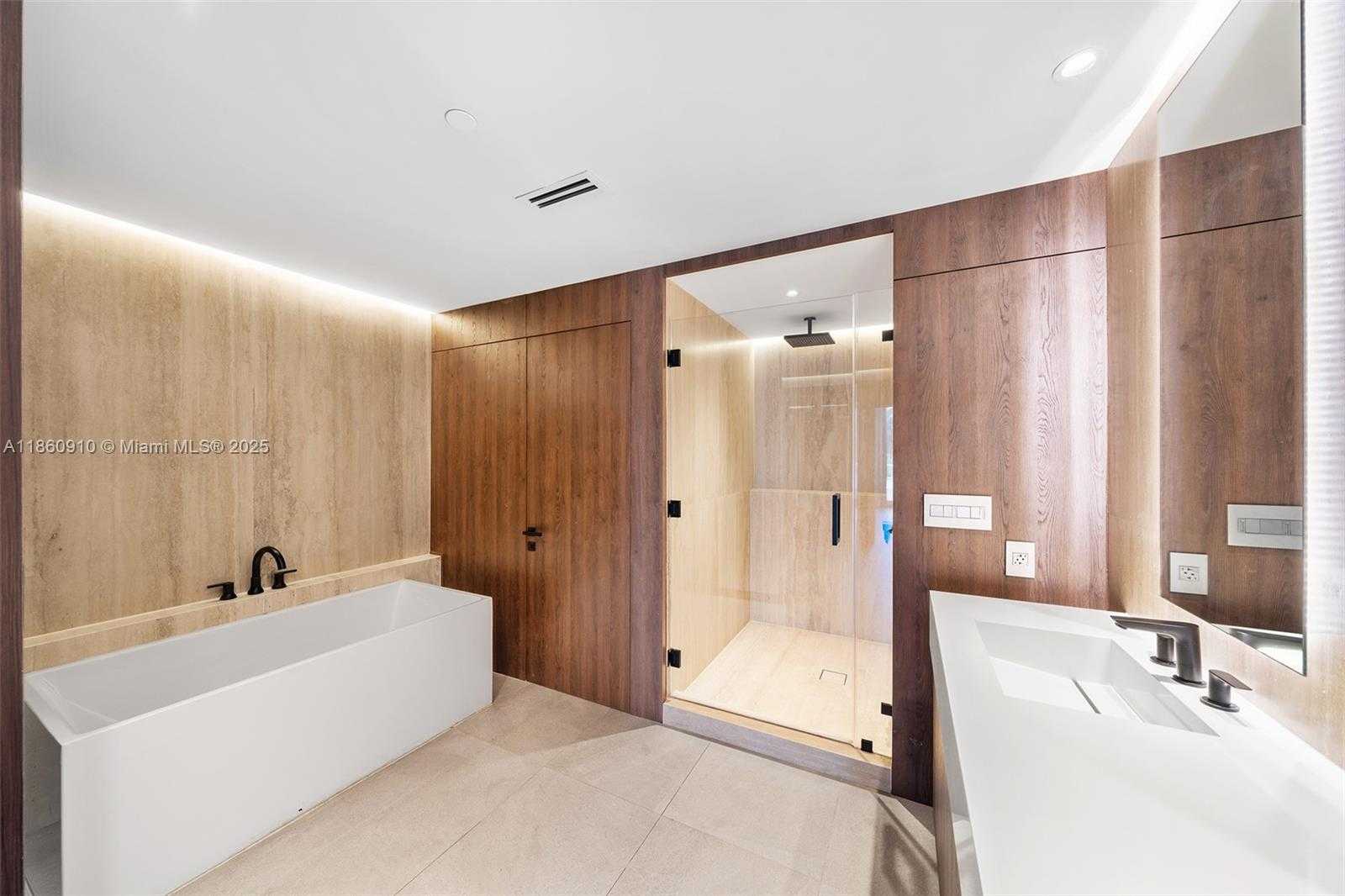 Small Image of 785 CRANDON BLVD #303, Key Biscayne Number 25