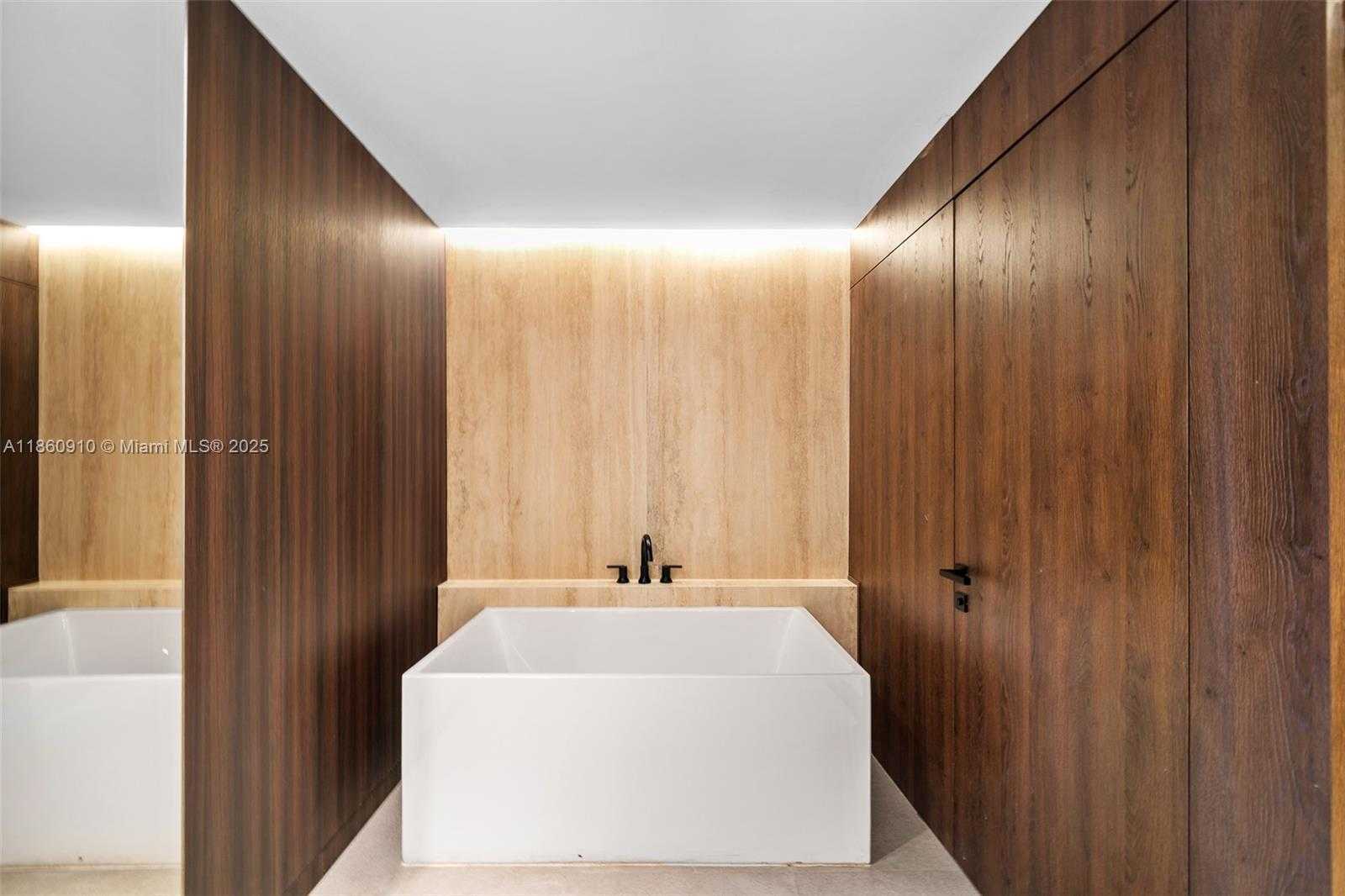 Small Image of 785 CRANDON BLVD #303, Key Biscayne Number 27