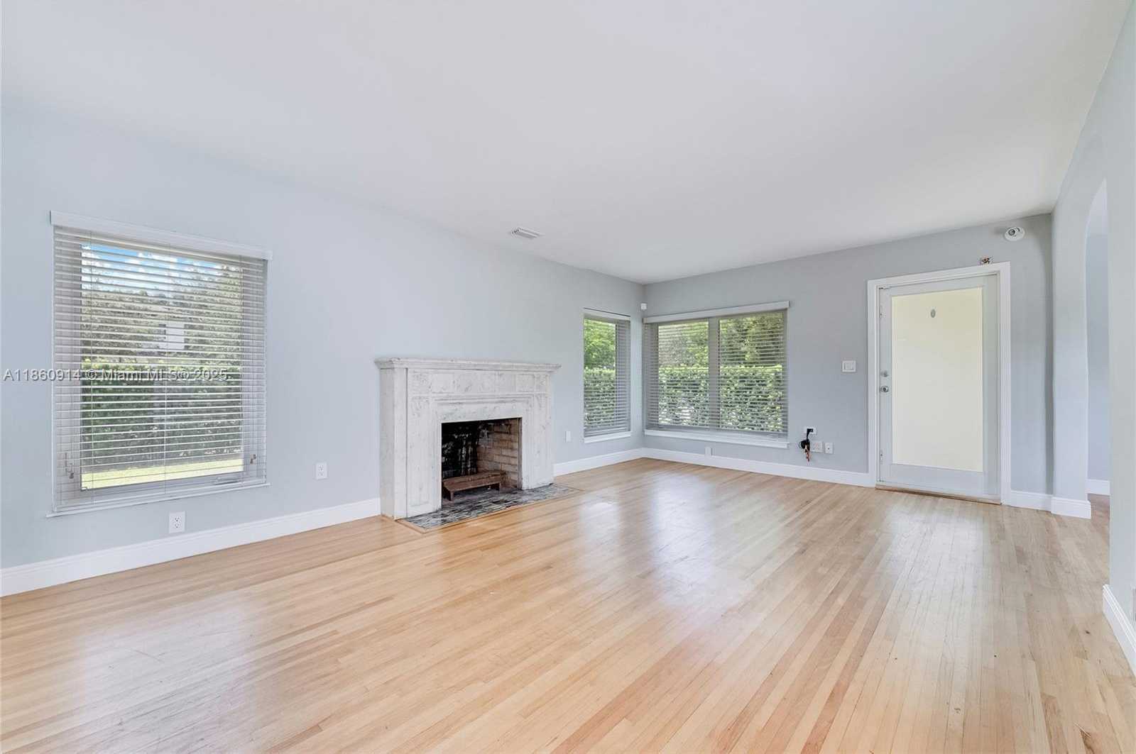 Small Image of 4731 ALHAMBRA CIR, Coral Gables Number 3