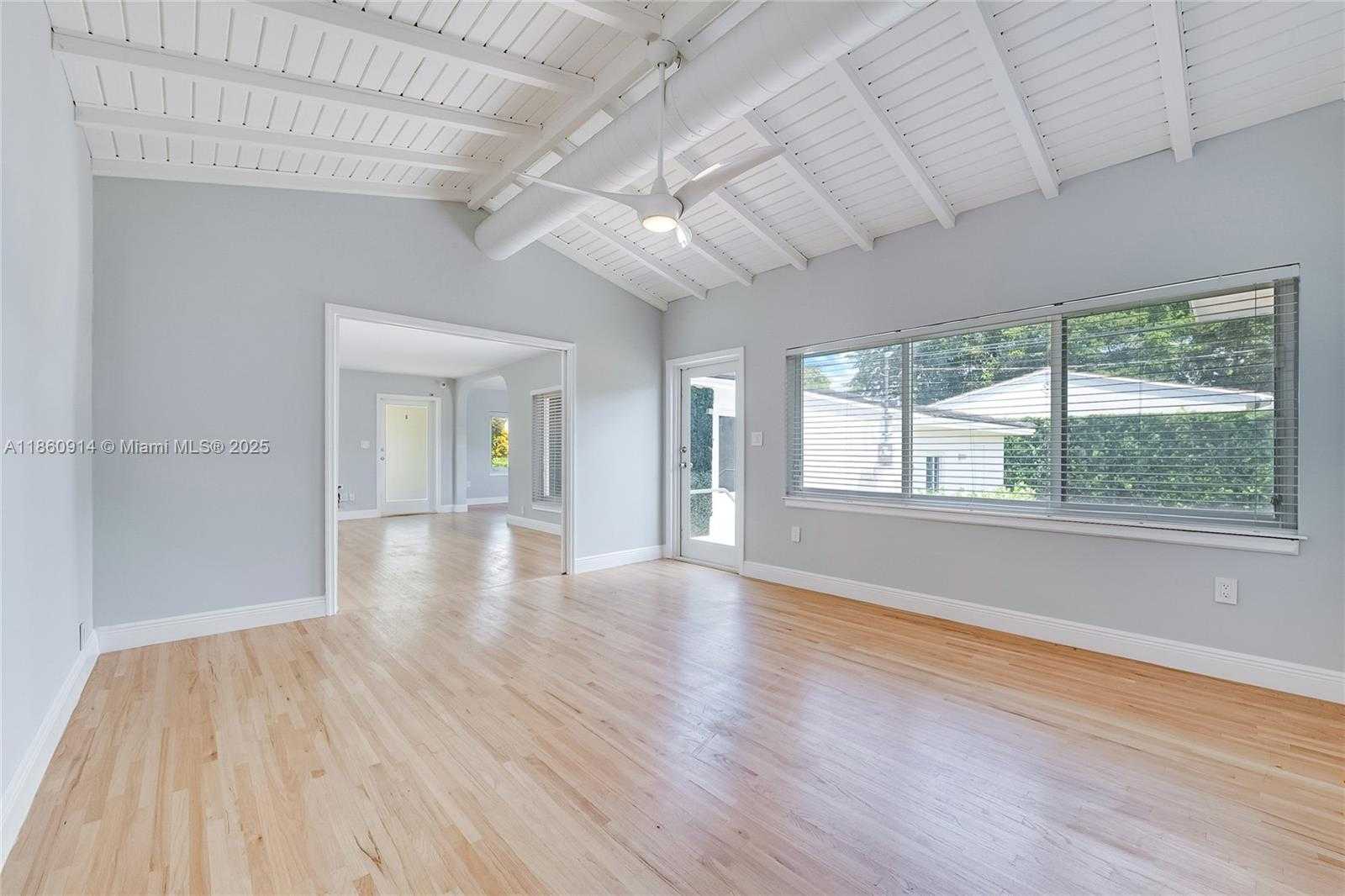 Small Image of 4731 ALHAMBRA CIR, Coral Gables Number 4