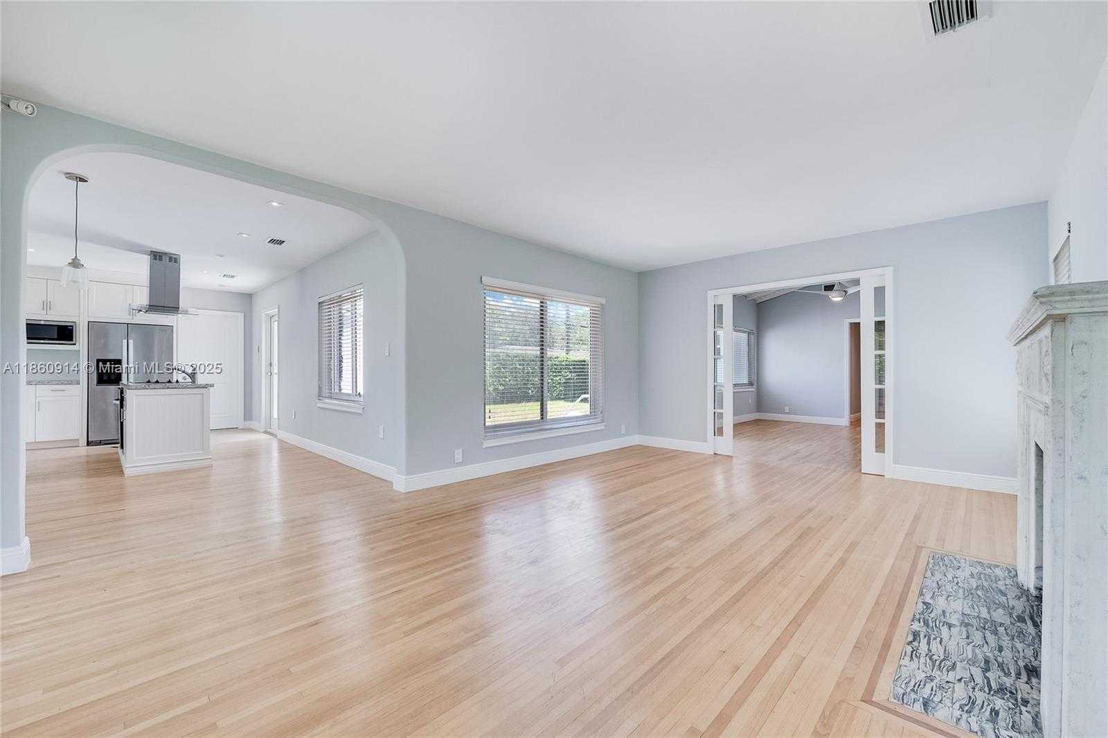 Small Image of 4731 ALHAMBRA CIR, Coral Gables Number 5
