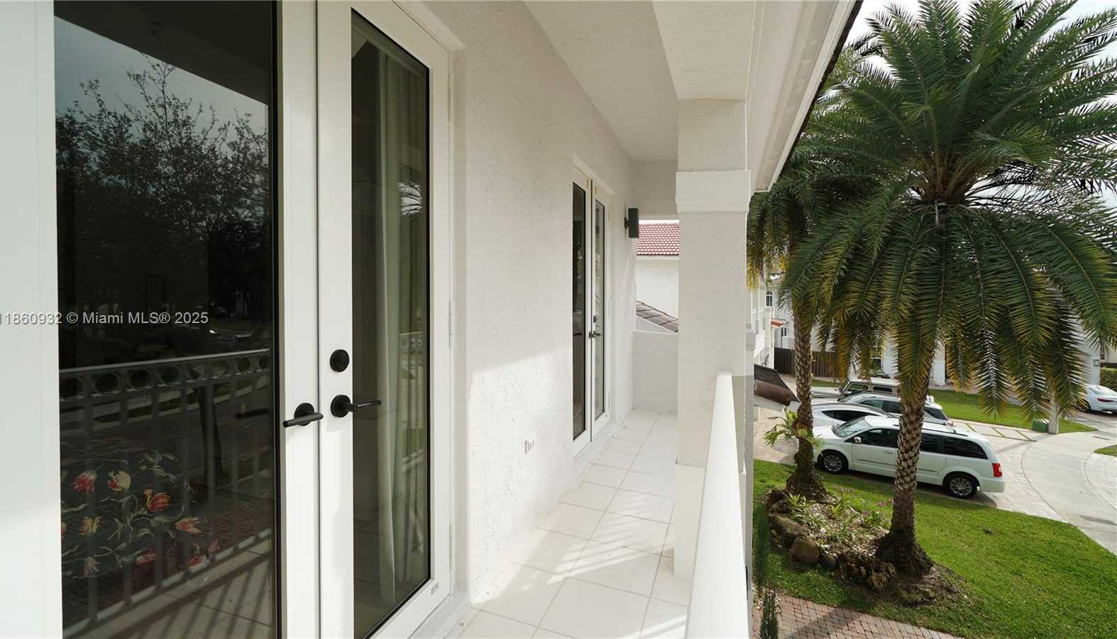Small Image of Doral Number 50
