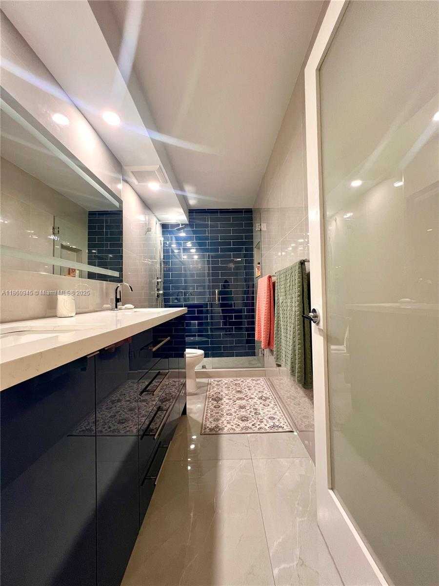 Small Image of 100 BAYVIEW DR #1524, Sunny Isles Beach Number 13