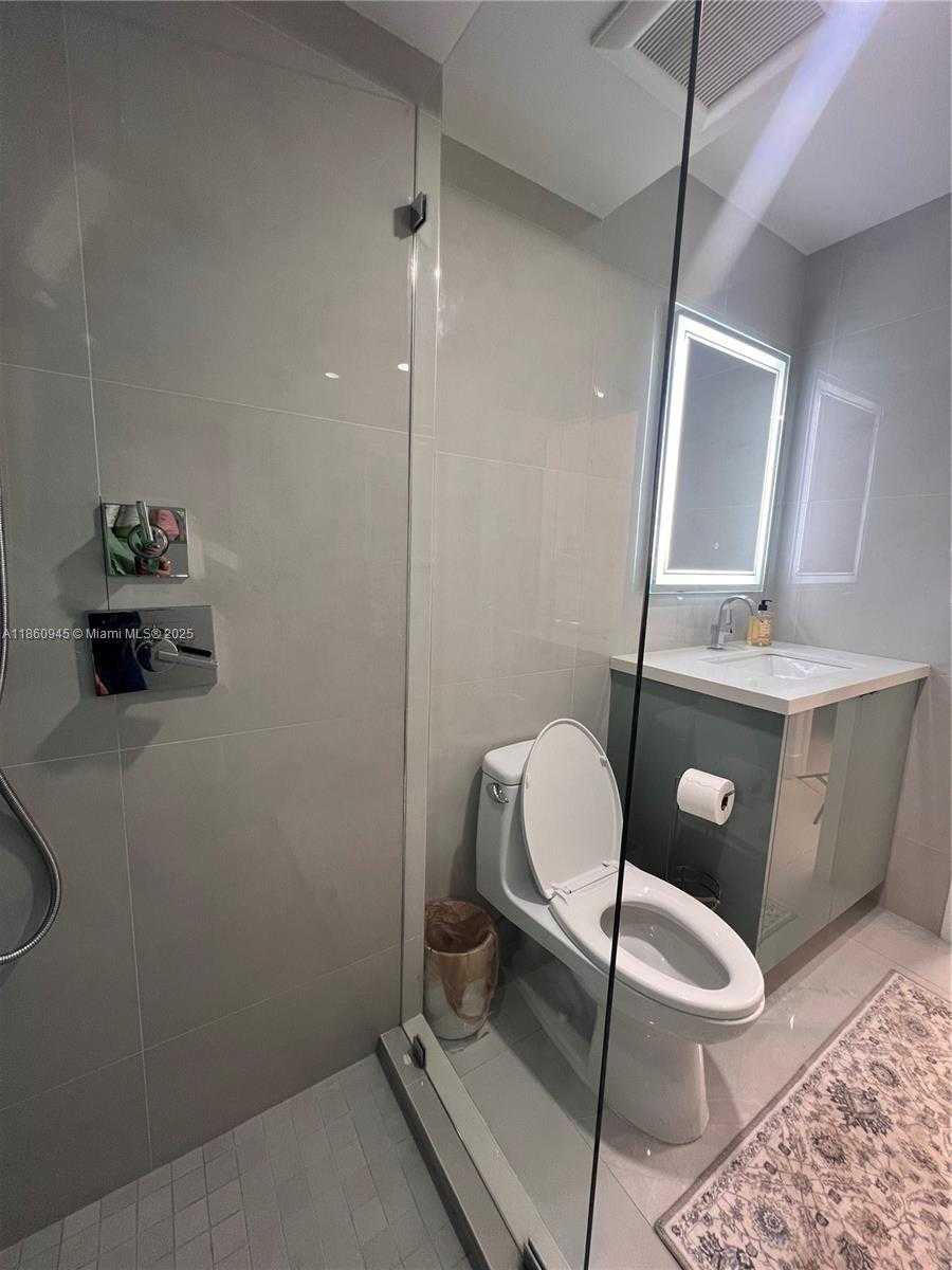 Small Image of 100 BAYVIEW DR #1524, Sunny Isles Beach Number 18