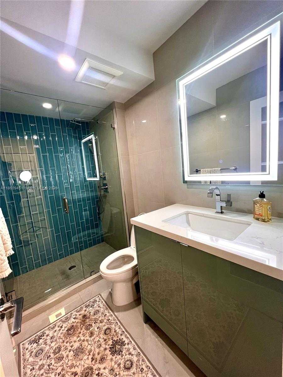 Small Image of 100 BAYVIEW DR #1524, Sunny Isles Beach Number 19