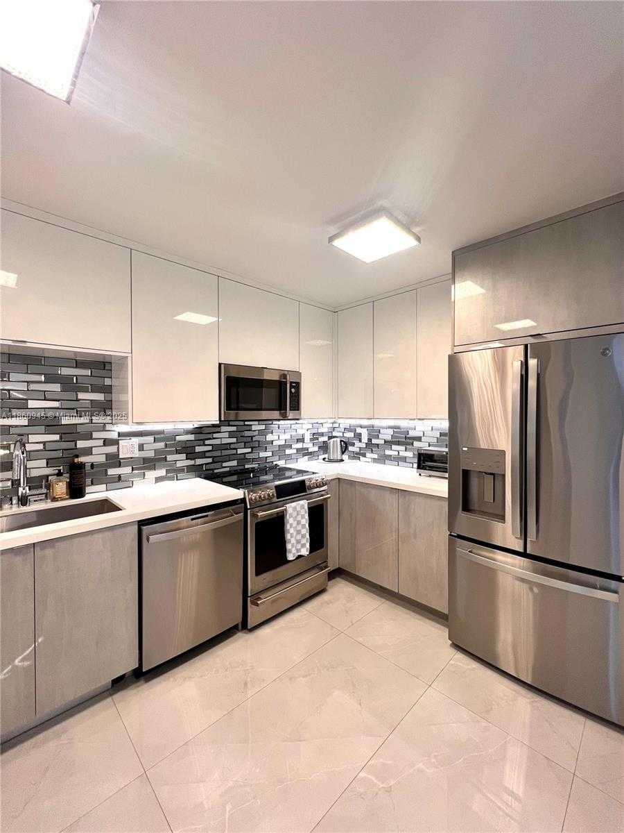 Small Image of 100 BAYVIEW DR #1524, Sunny Isles Beach Number 2