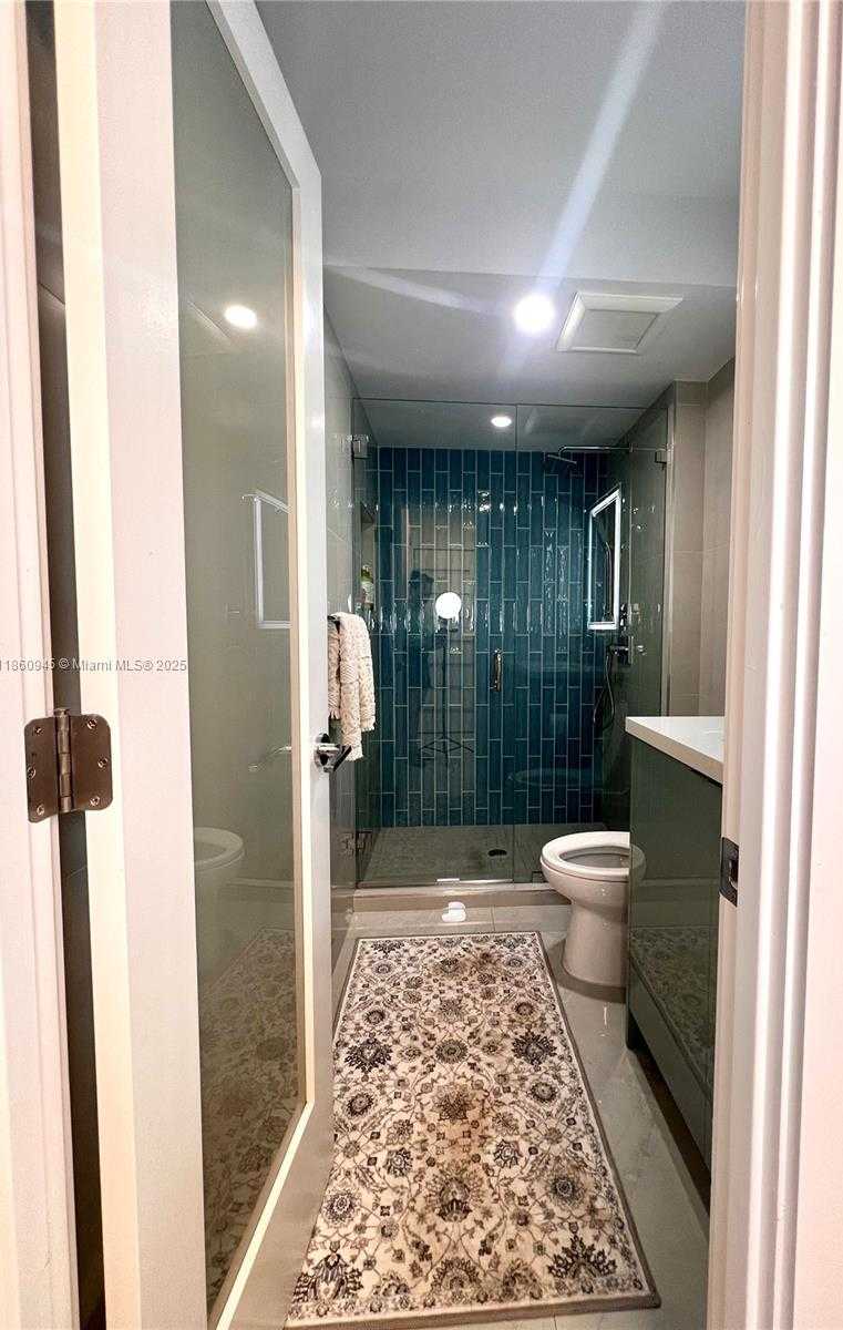 Small Image of 100 BAYVIEW DR #1524, Sunny Isles Beach Number 20