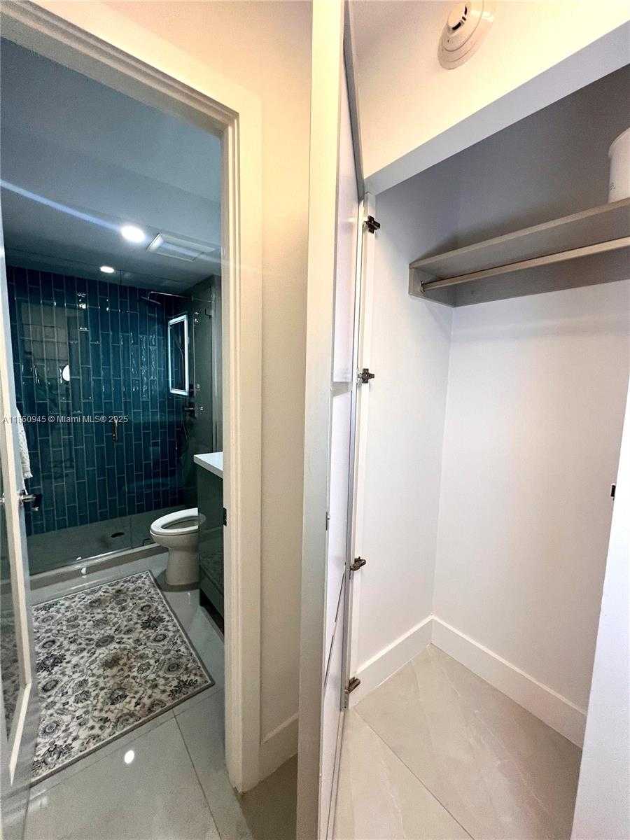 Small Image of 100 BAYVIEW DR #1524, Sunny Isles Beach Number 21