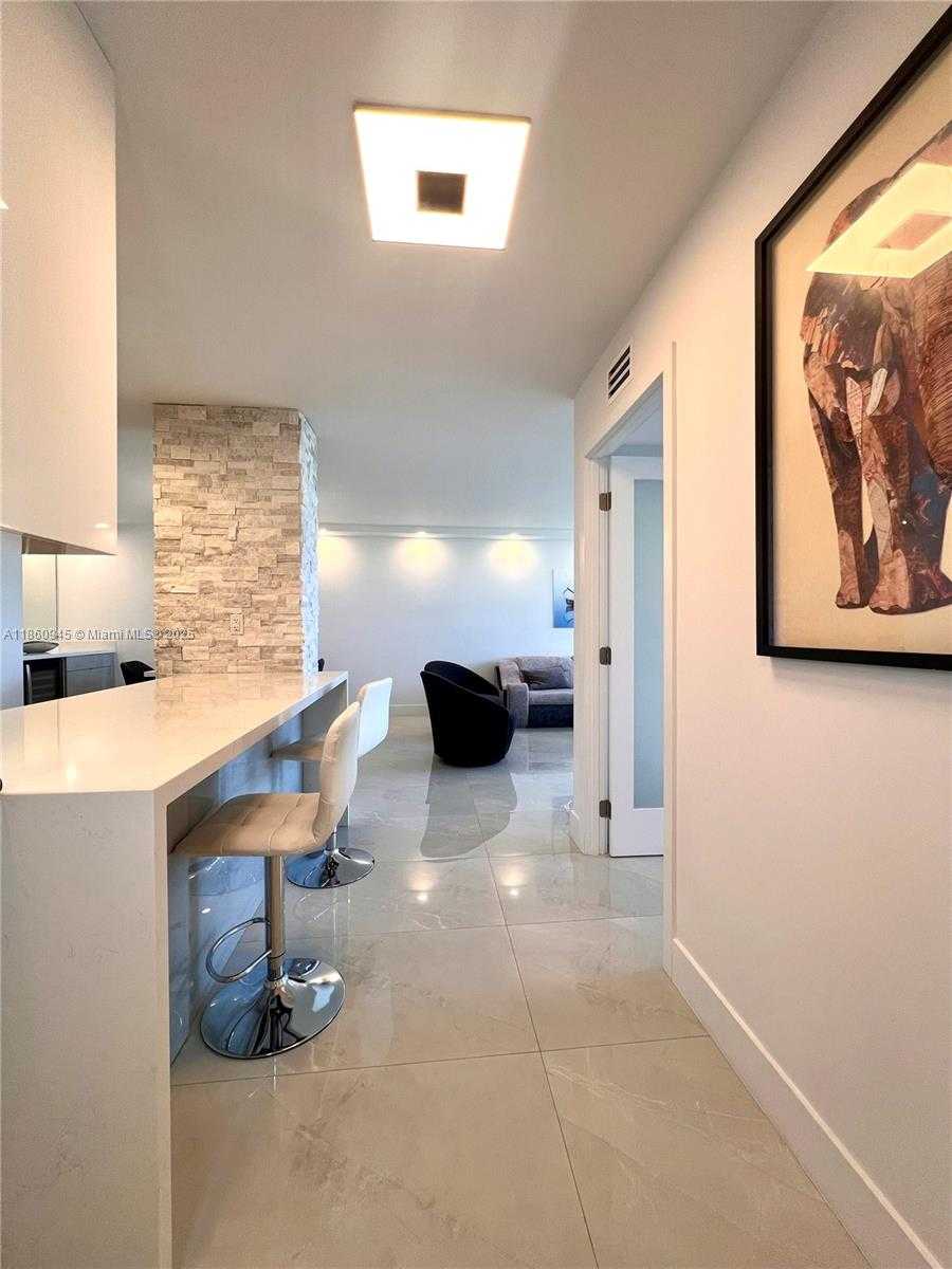 Small Image of 100 BAYVIEW DR #1524, Sunny Isles Beach Number 22