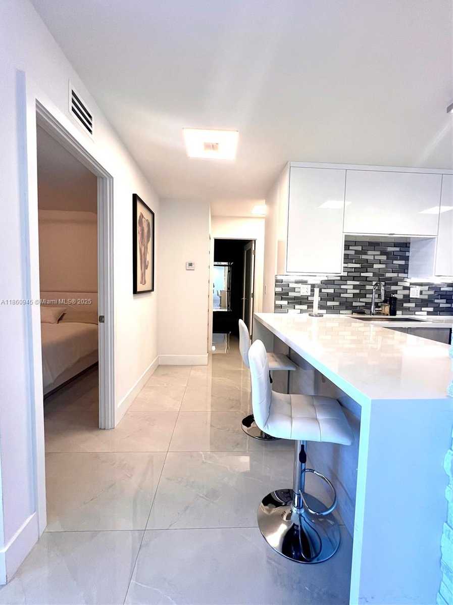 Small Image of 100 BAYVIEW DR #1524, Sunny Isles Beach Number 23