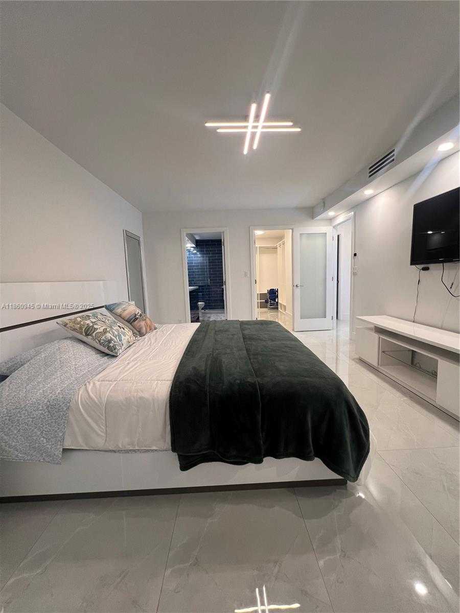 Small Image of 100 BAYVIEW DR #1524, Sunny Isles Beach Number 7
