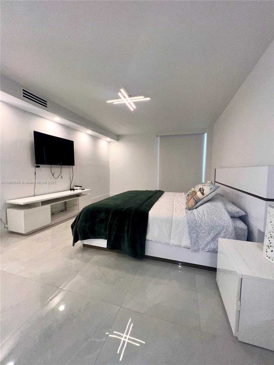 Small Image of 100 BAYVIEW DR #1524, Sunny Isles Beach Number 8