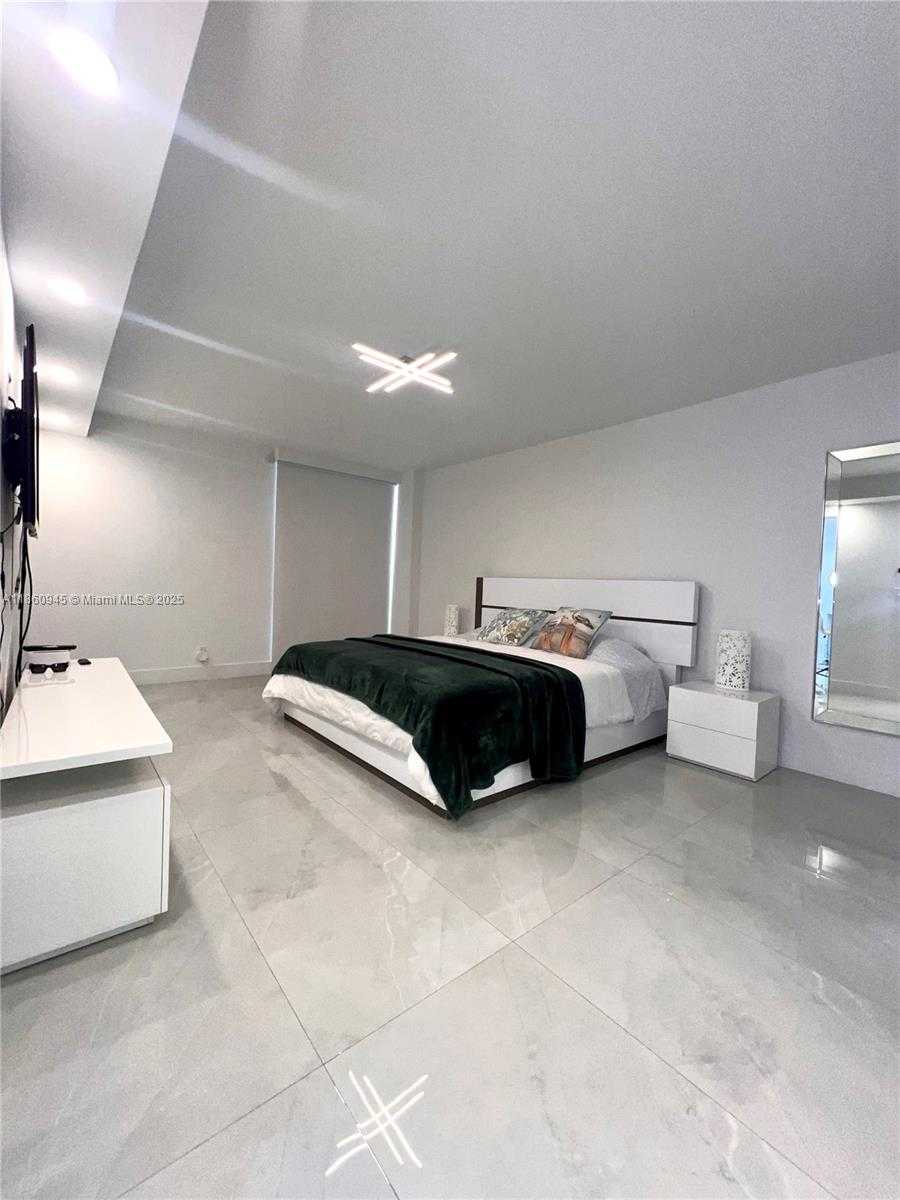 Small Image of 100 BAYVIEW DR #1524, Sunny Isles Beach Number 9