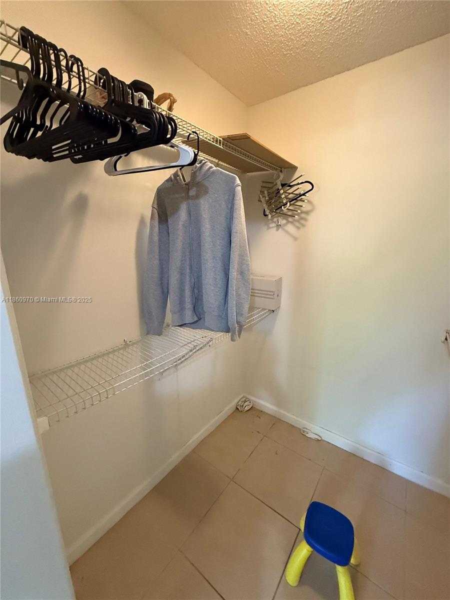 Small Image of 18348 NORTH WEST 68TH AVE #G, Hialeah Number 11