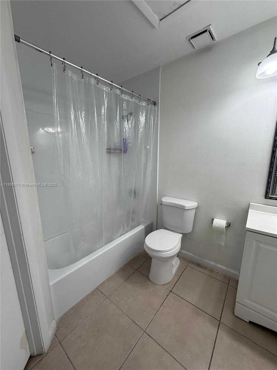 Small Image of 18348 NORTH WEST 68TH AVE #G, Hialeah Number 13