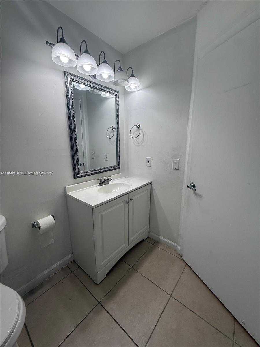 Small Image of 18348 NORTH WEST 68TH AVE #G, Hialeah Number 14