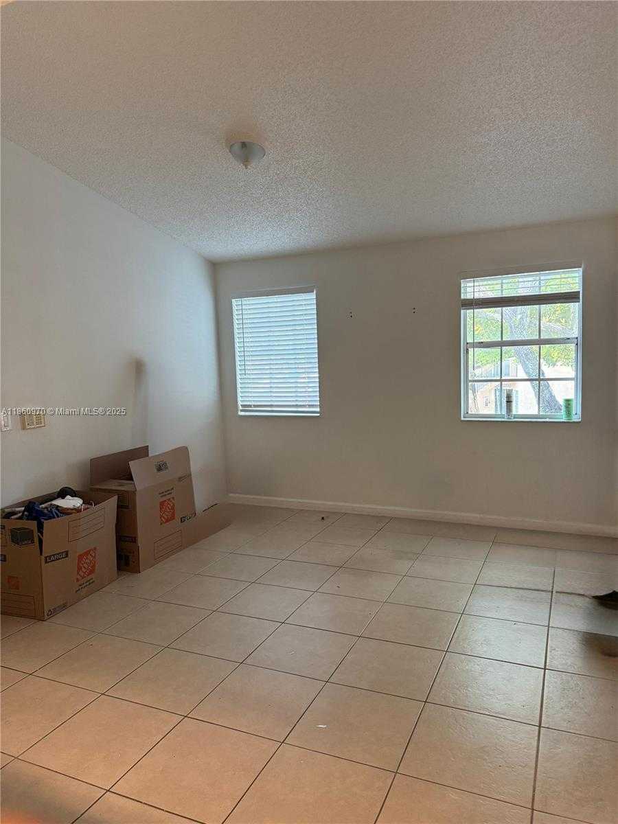 Small Image of 18348 NORTH WEST 68TH AVE #G, Hialeah Number 4