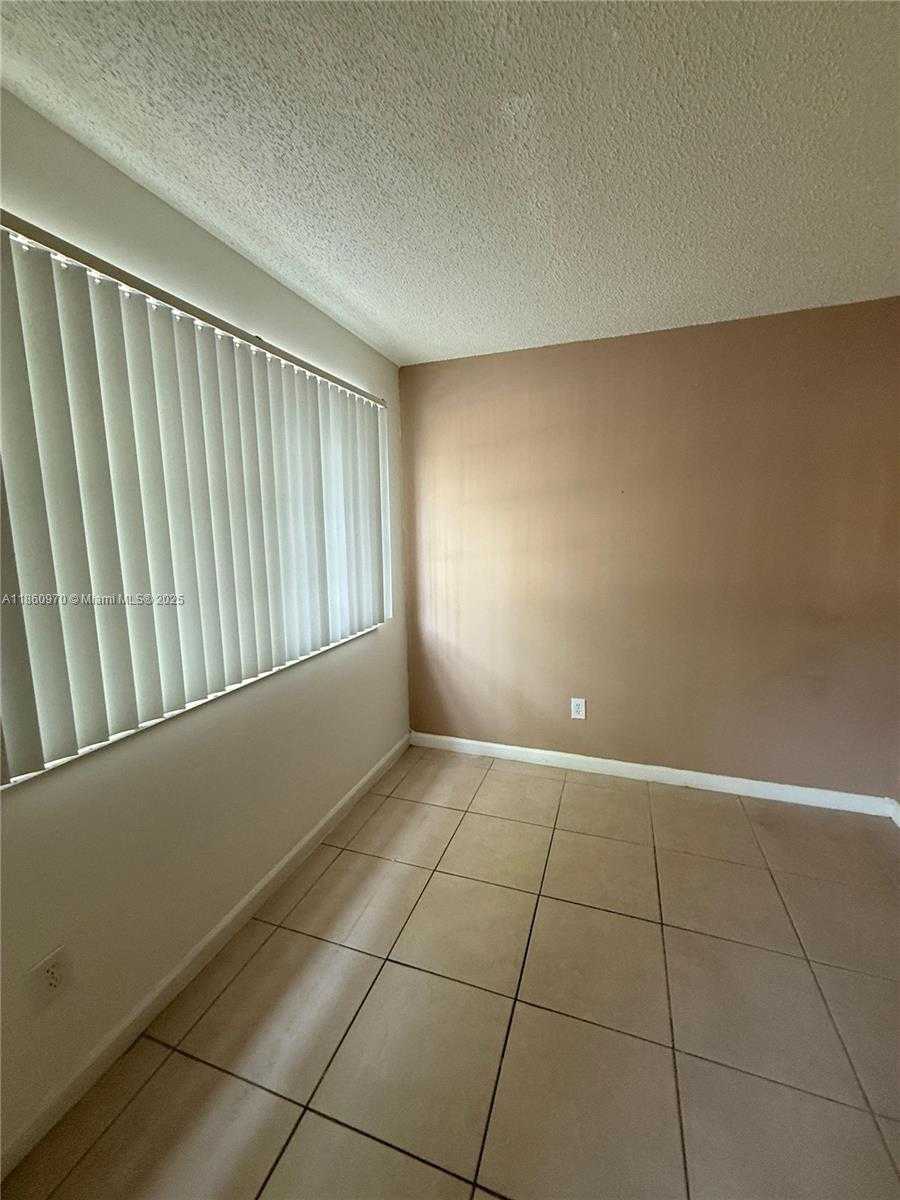 Small Image of 18348 NORTH WEST 68TH AVE #G, Hialeah Number 5