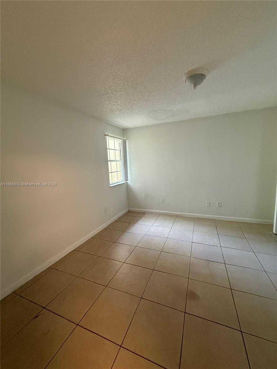 Small Image of 18348 NORTH WEST 68TH AVE #G, Hialeah Number 7