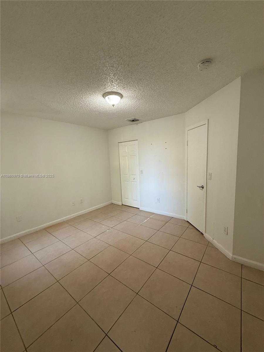 Small Image of 18348 NORTH WEST 68TH AVE #G, Hialeah Number 9