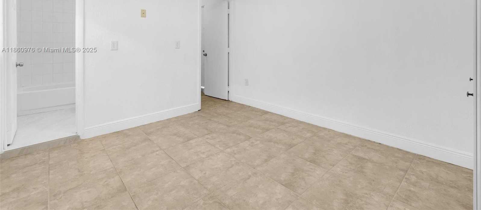Small Image of 1107 EL RADO ST, Coral Gables Number 15