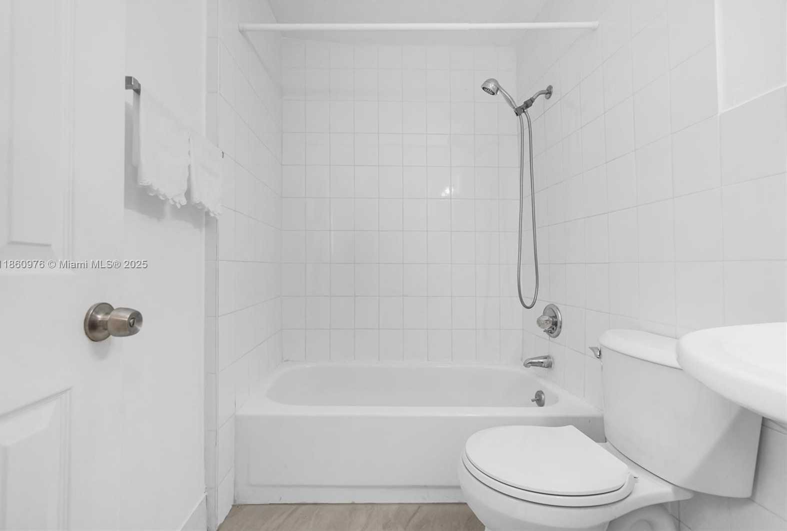 Small Image of 1107 EL RADO ST, Coral Gables Number 17