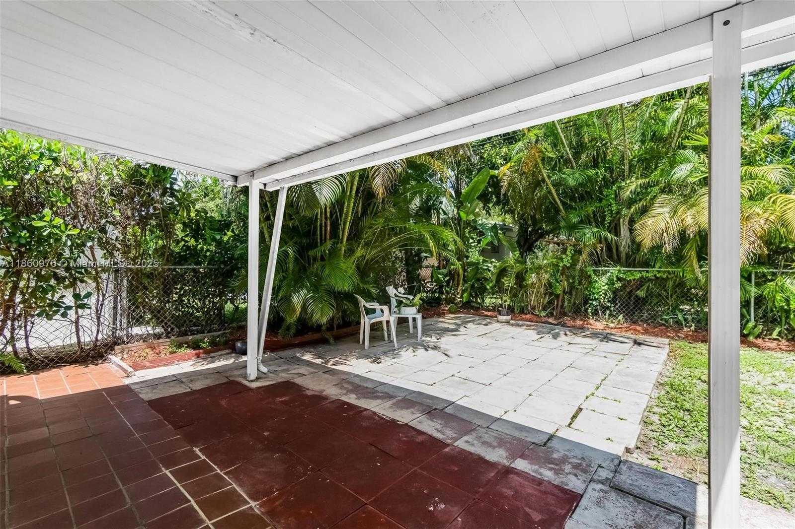 Small Image of 1107 EL RADO ST, Coral Gables Number 23