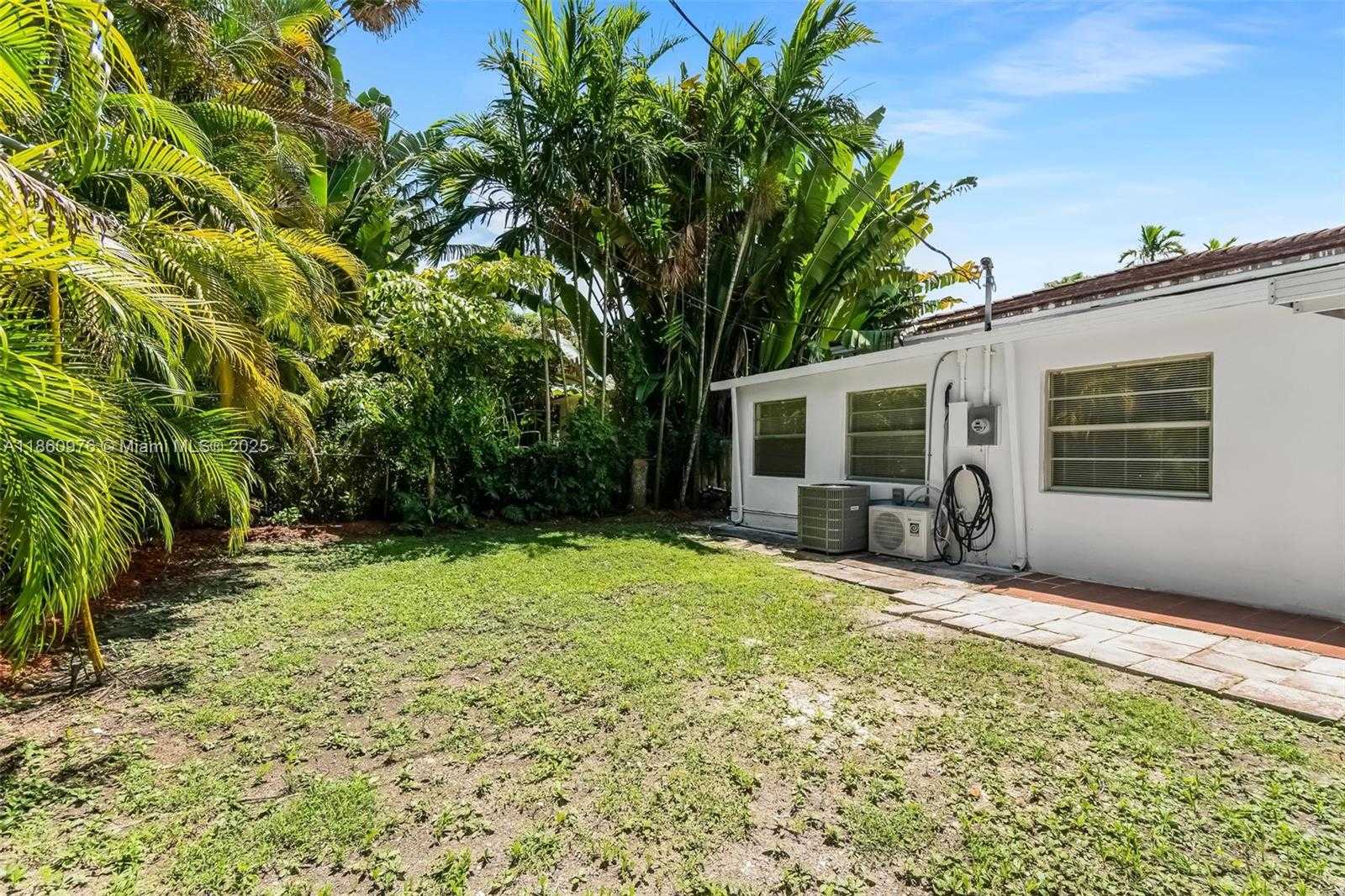 Small Image of 1107 EL RADO ST, Coral Gables Number 25