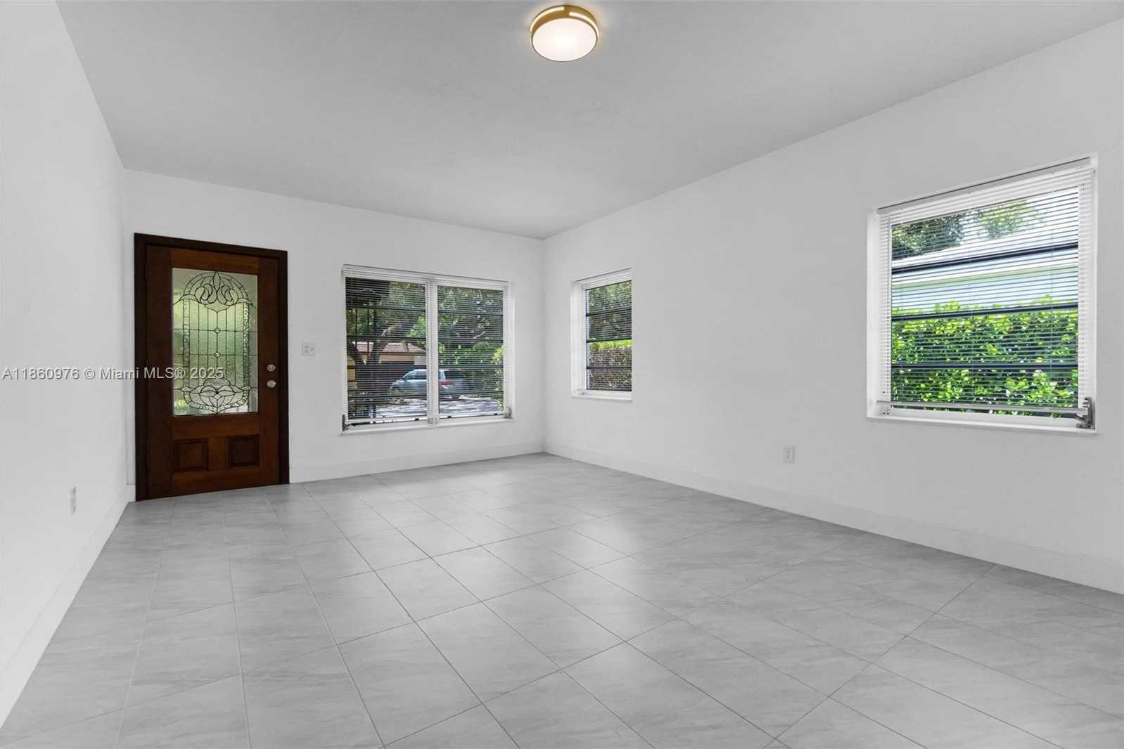 Small Image of 1107 EL RADO ST, Coral Gables Number 3