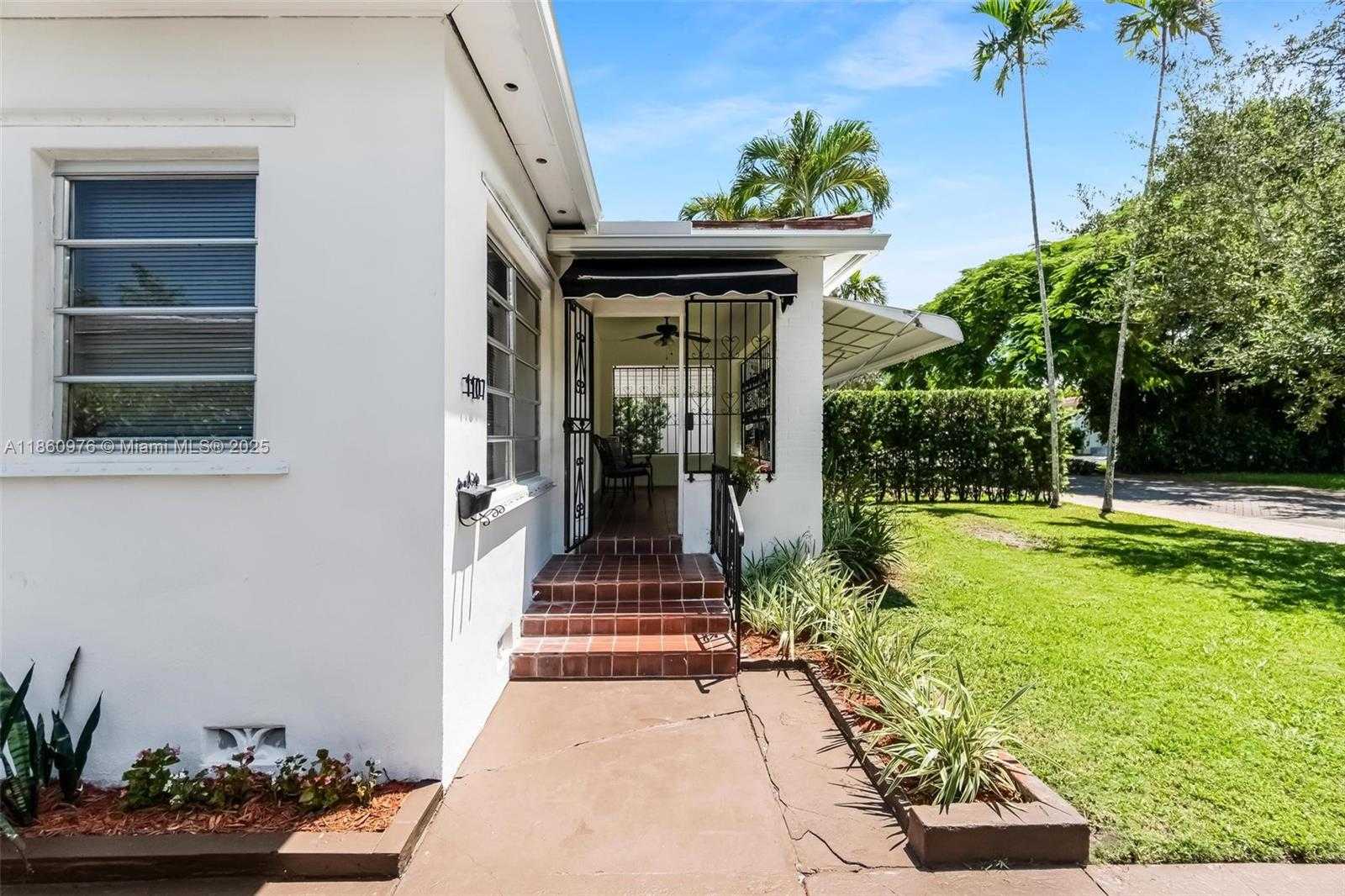 Small Image of 1107 EL RADO ST, Coral Gables Number 30