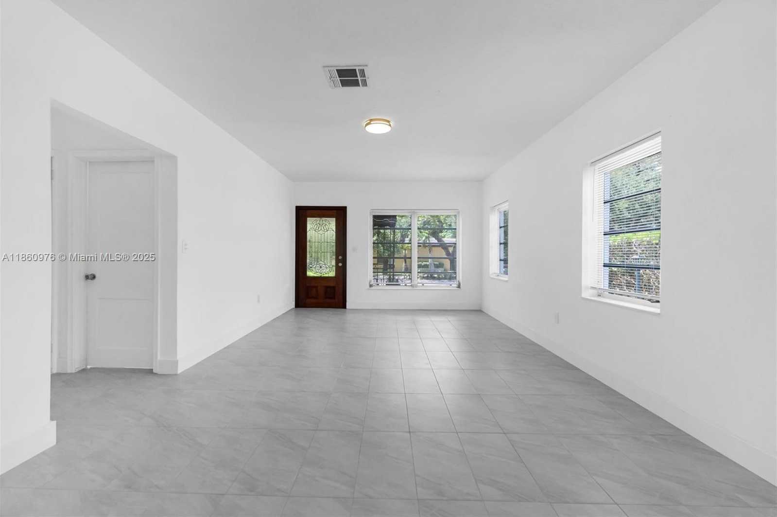 Small Image of 1107 EL RADO ST, Coral Gables Number 4